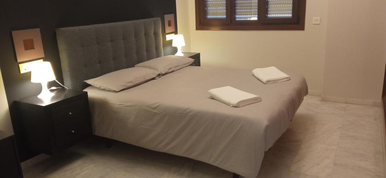 Fibes Lux Sevilla Este. 外观 照片